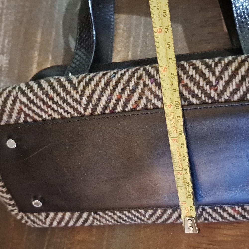 Elegant Kate Spade Tweed Handbag with Brown Leather Accents - Picture 10 of 10